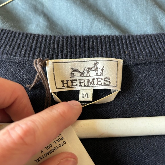 Hermés Men’s Cashmere V-Neck Sweater Navy XXL - Picture 2 of 5
